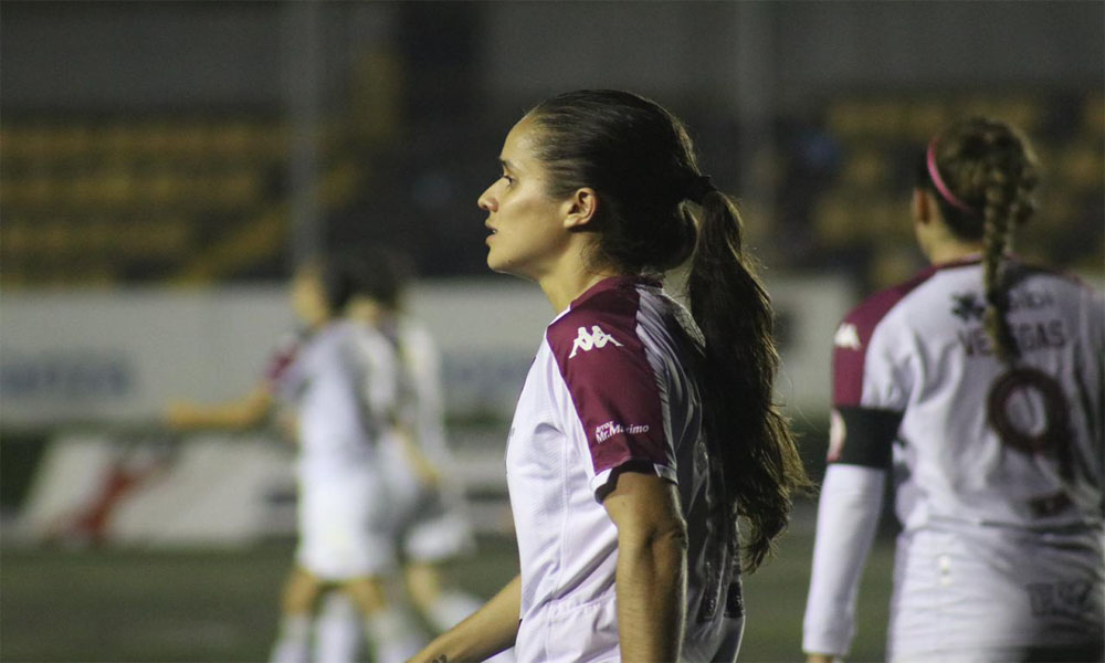 Katherine Alvarado, una de las capitanas de Saprissa, renovó su contrato por año y medio.