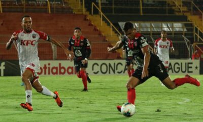 Alajuelense avanzó a cuartos de final de la Liga CONCACAF, gracias a un solitario gol de Jurgüens Montenegro.