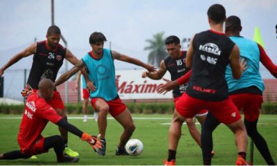 El técnico Andrés Carevic confirmó que en Alajuelense toda la planilla dio negativo en la primera prueba PCR.