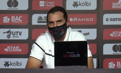 Andrés Carevic, técnico de Alajuelense, llama a sus jugadores a concentrarse en lo que importa, de cara a la final.