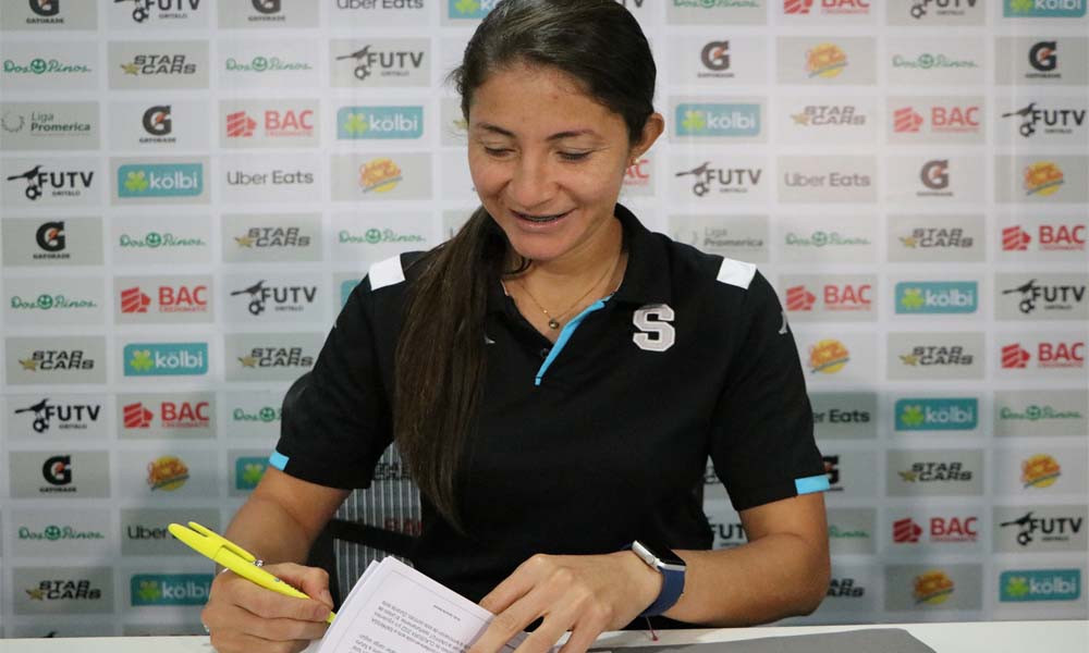 Dinnia Díaz seguirá en Spiussa durante la próxima temporada de la Liga Promérica Femenina.