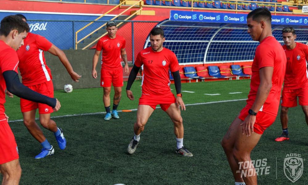 Jeffry Valverde ahora es ficha de San Carlos, tras un nuevo acuerdo con Alajuelense.