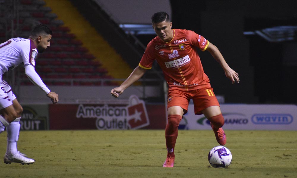 En un rejuvenecido Herediano, Suhander Zúñiga volvió a saltar como titular en la formación de Jafet Soto.