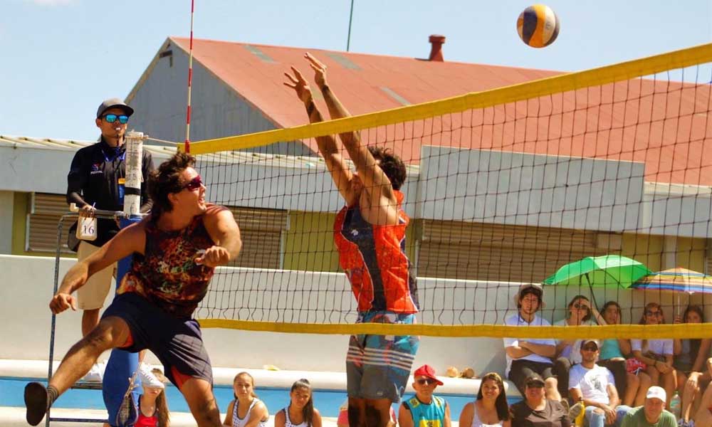 Pese a que solo faltaban las finales en las diferentes categorías, el voleibol playa se quedó sin campeones este año.