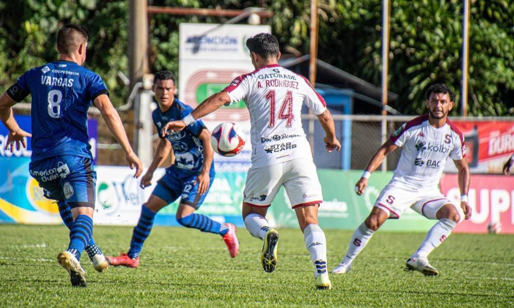 Ariel Rodríguez fue el único de los pocos refuerzos del Saprissa que apareció en la jornada 1 del Clausura 2021, ante Grecia.