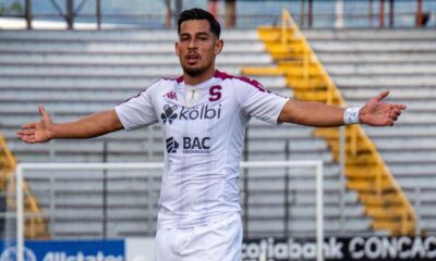 Ariel Rodríguez marcó el segundo gol para Saprissa ante el Arcahaie FC. Los morados están en la final de Liga CONCACAF ante Aajuelense.