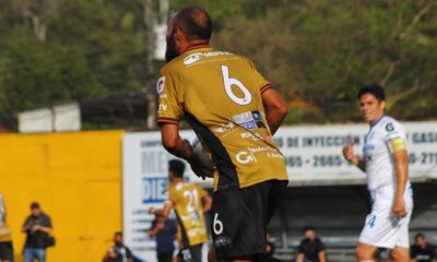 Miguel Marín marcó dos veces para el empate de Aserrí, que se repuso de una desventaja de 2 para salvar un punto ante Consultans.