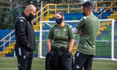 Fabián Barquero (izquierda) tendrá su primera experiencia como entrenador en el fútbol femeino, con Saprissa.