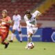 El partido entre Herediano y Alajuelense tuvo muchos tramos de juego de medio campo, que le restó profundidad a los equipos.