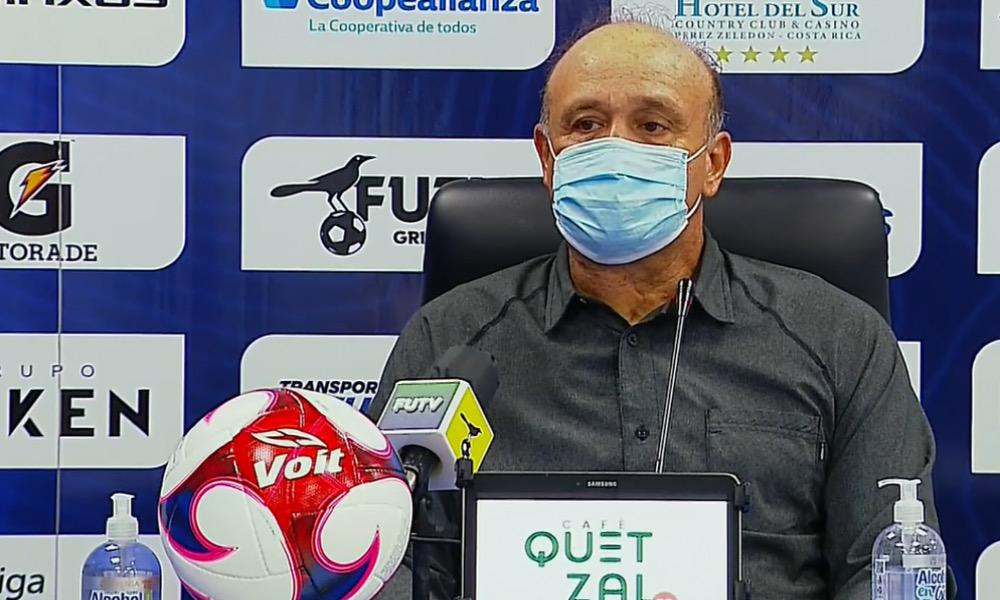 Johnny Chaves llegó al juego ante Cartaginés con la guillotina sobre su cabeza. La victoria del Pérez Zeledón le terminó salvando el puesto.