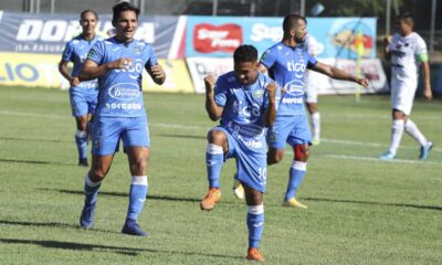 Kennedy Rocha está encendido. Marcó el primer gol para Jicaral y sirvió un pase perfecto para el segundo tanto.