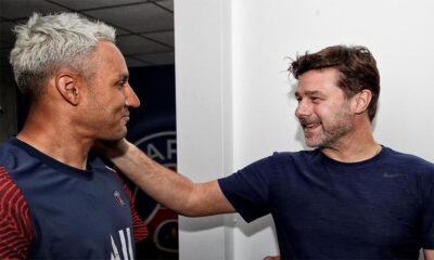 Keylor Navas recibe el saludo de su nuevo técnico, el argentino Mauricio Pochettino, al regresar a los entrenamientos este domingo.