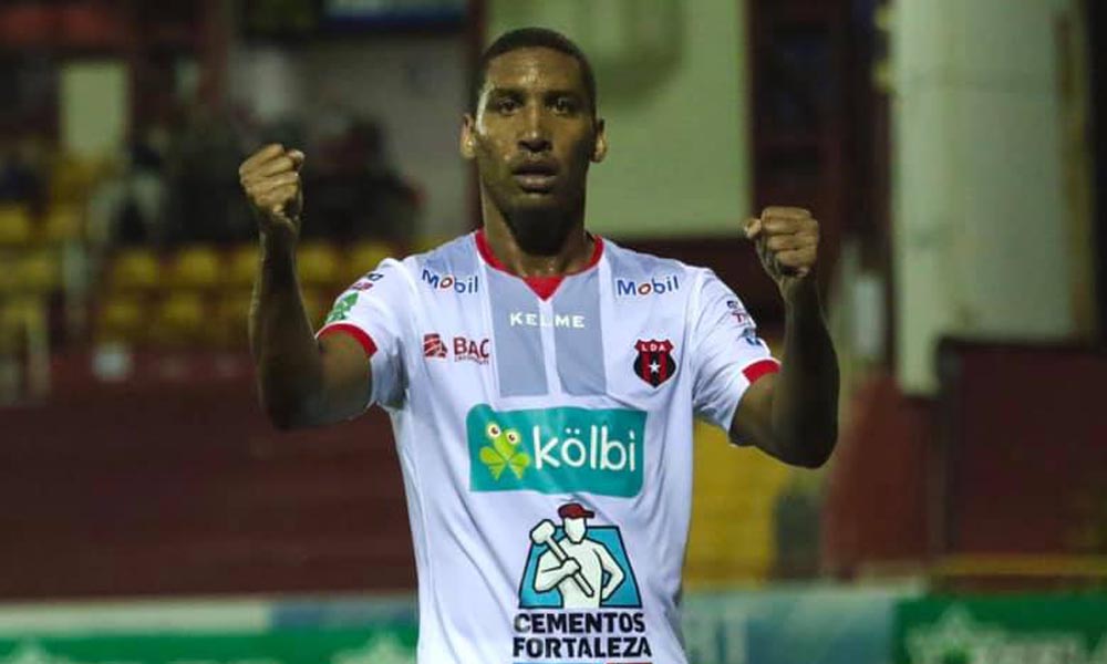 Marcel Hernández marcó su primer gol con Alajuelense. Lo hizo ante Santos, esta noche.