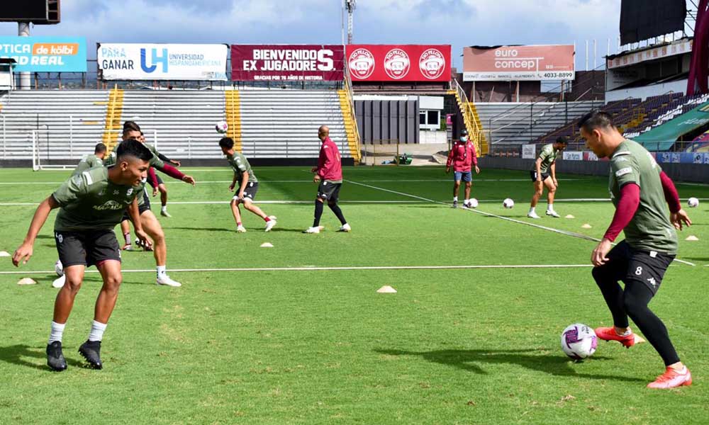 Saprissa tiene suficiente plantel para pelear el título, asegura su presidente, Juan Carlos Rojas.