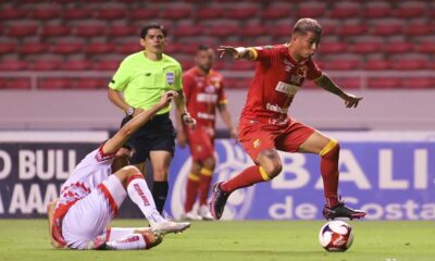 Herediano sumó esta noche su segunda victoria consecutiva en el torneo y el nuevo técnico, Luis Marín, gana tiempo para desarrollar su idea.