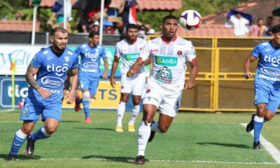 Alajuelense terminó por ceder dos puntos en Jicaral. Masrcel Hernández dse perdió una opción clara en la primera parte, aunque sirvió el gol del empate.