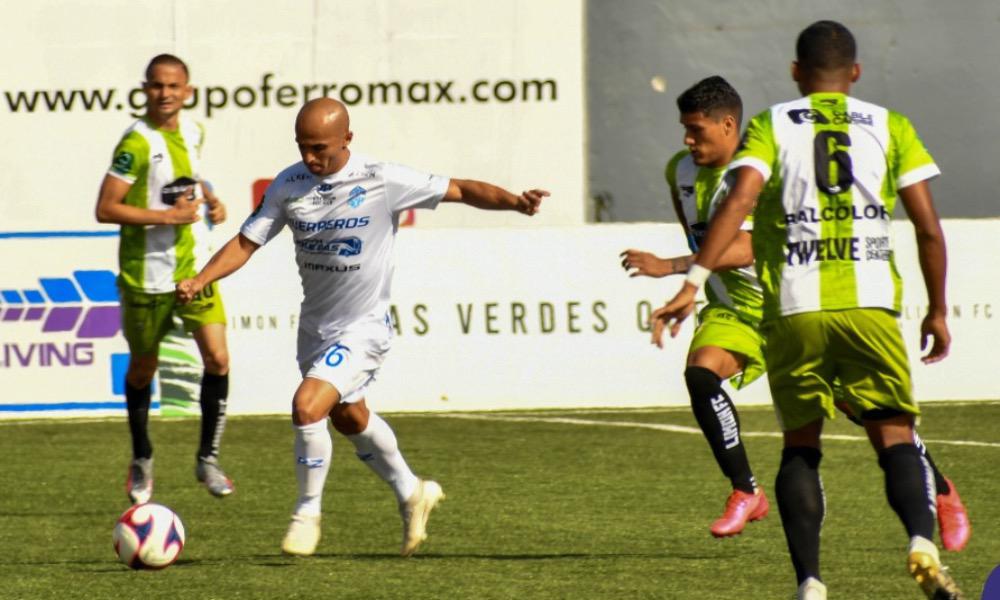 Starling Vega Matarrita consiguió el gol del empate para Pérez Zeledón ante Limón.