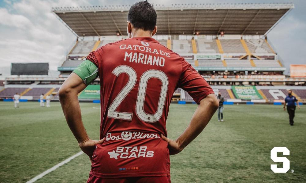 Mariano Torres, volante del Saprissa, es claro en que nadie quiere perder un Clásico.