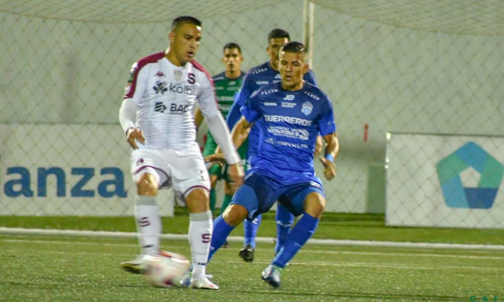 Saprissa y el Municipal Pérez Zeledón ofrecieron un buen juego que ciertamente pudo tener más goles.