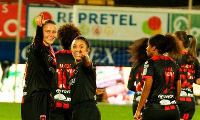 María Paula Salas celebra su anotación, que en el cierre le do la victoria a Alajuelense sobre Herediano.