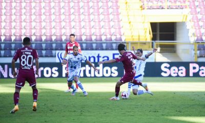 Christian Bolaños, volante del Saprissa, achaca la irregularidad del equipo al proceso de adaptación con el nuevo técnico.