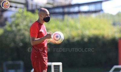 El seleccionado Douglas Sequeira trbajará con los jugadores del medio local entre lunes y miércoles, para definir la lista de los que viajan al Preolímpico.