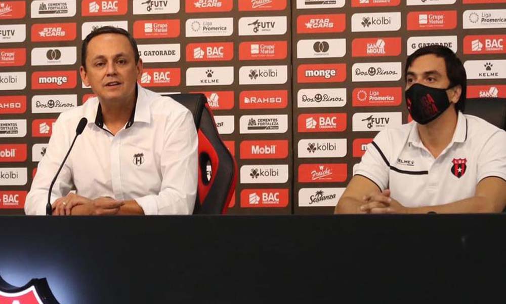 Fernando Ocampo y Enroque Morúa explicaron el proceso seguido por Alajuelense para saldar sus deudas.
