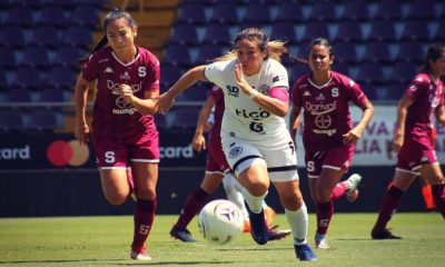 Karla Villalobos en una acción del juego entre Saprissa y Sporting, de la primera jornada del Apertura 2021.