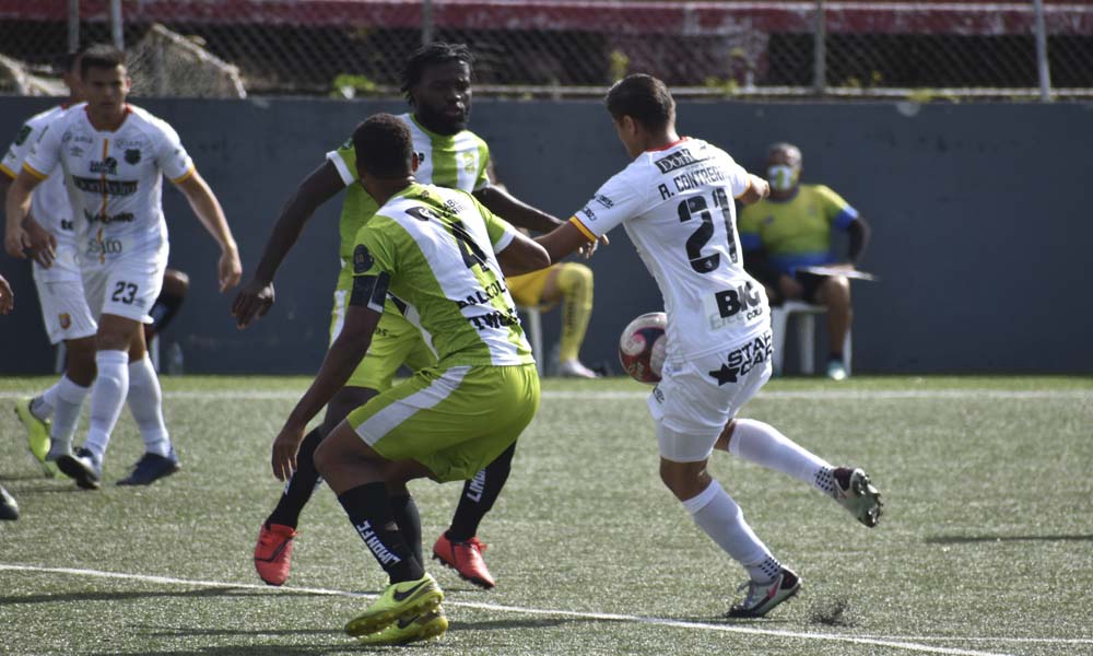 John Jairo Ruiz falló una opción clara de gol en el primer tiempo, pero a él le cometieron la falta de penal que abrió el camino al 0 – 1.