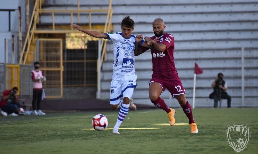 El Municipal Grecia le sacó los puntos a Saprissa en la visita a Tibás, esta tarde.