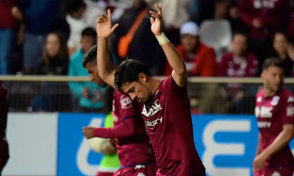 Ariel Rodríguez le dio el triunfo al Saprissa. Pero, se fue lesionado. Foto: Keydel Romero.