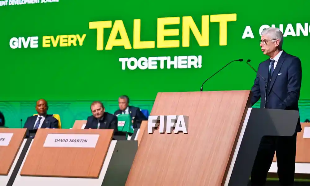 Arsene Wenger cuando se dirigía al Congreso de la FIFA esta semana. Foto: Fifa.com.
