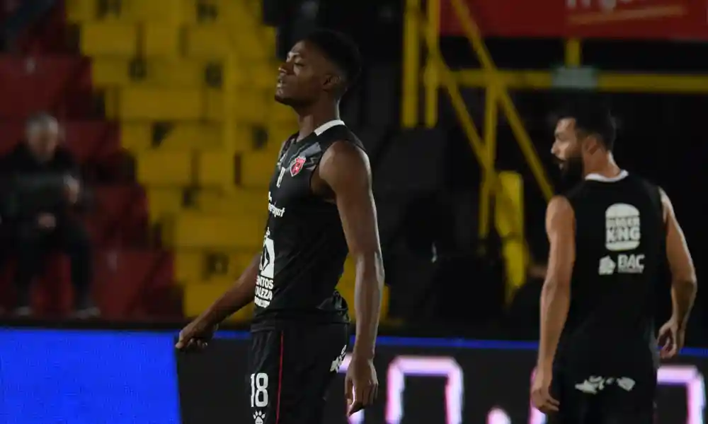 Rashir Parkins está feliz por los minutos que está acumulando con Alajuelense. Foto: Keydel Romero.