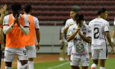 Aarón Suárez sigue aliado con el gol en Alajuelense. Esta noche marcó y asistió. Foto: Keydel Romero.