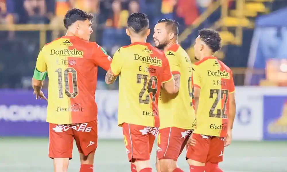 Gerson Torres volvió al gol esta noche con el Herediano. Aquí su celebración. Foto: CSH.