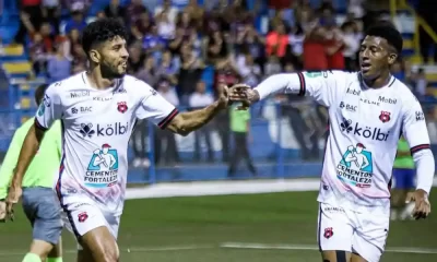 Johan Venegas sumó un gol más a su cuenta personal: el primero de Alajuelense esta noche. Foto: LDA.