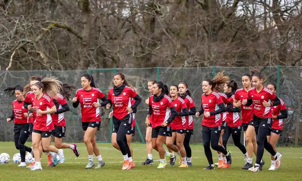 La Sele Femenina entrenó ya dos veces en Escocia. Foto: FCRF.