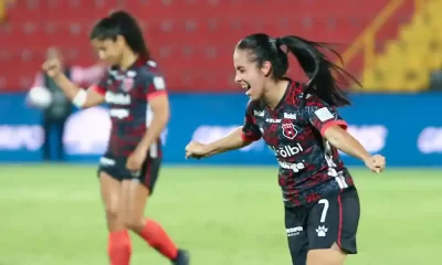 Viviana Chinchilla sumó en el goleo para Alajuelense esta noche. Al fondo, Mariela Campos, que aportó un golazo. Foto: LDA.