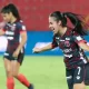 Viviana Chinchilla sumó en el goleo para Alajuelense esta noche. Al fondo, Mariela Campos, que aportó un golazo. Foto: LDA.