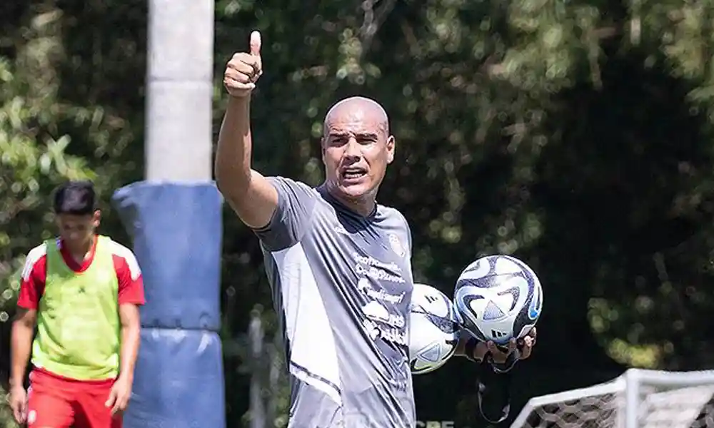 Douglas Sequeira, técnico de La Sele Sub23 de fútbol. Foto: FCRF.