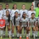 Yoselin Fonseca, de La Sele Femenina Sub20, saca a la portera Isabel Ackerman, de Puerto Rico. Marcaría así el tercer tanto nacional. Foto: FCRF.