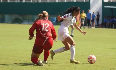 Yoselin Fonseca saca a la arquera Isabel Ackerman. Así consiguió el tercer tanto de La Sele Femenina Sub20. Foto: FCRF.