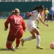 Yoselin Fonseca saca a la arquera Isabel Ackerman. Así consiguió el tercer tanto de La Sele Femenina Sub20. Foto: FCRF.