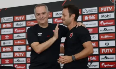 Javier Santamaría, nuevo gerente deportivo de Alajuelense, presentado este martes por el presidente, Joseph Joseph. Foto: LDA.