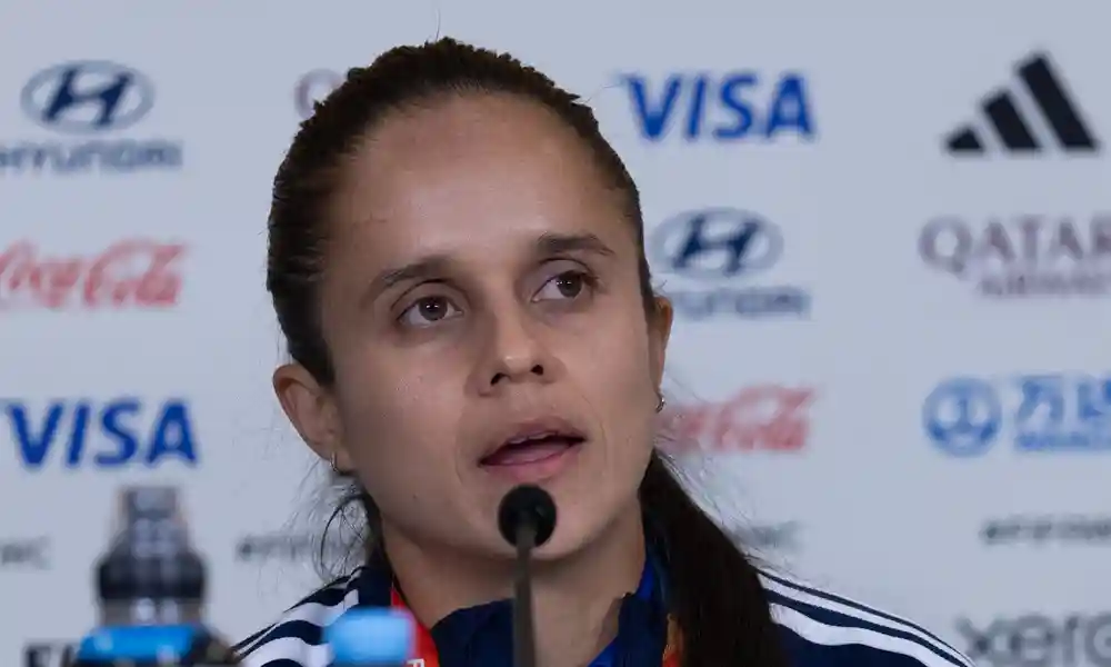 Katherine Alvarado habló ante la prensa previo al reconocimiento de la cancha de Estadio Municipal de Wellington. Foto: FRCF.