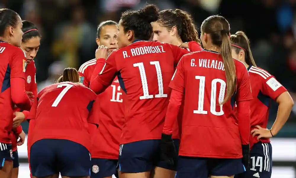 La Sele Femenina se quedó corta ante Japón y abrió un boquete en defensa para recibir dos goles en dos minutos. Foto: Fifa.