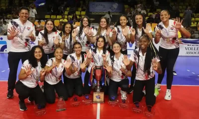 La Selección Femenina Sub19 de voleibol levantó su segundo título centroamericano en forma consecutiva. Foto: Will Moreno, AFECAVOL