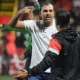 Andrés Carevic, técnico de Liga Deportiva Alajuelense, vivió el juego con mucha intensidad. Foto: Keydel Romero.