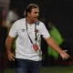 Andrés Carevic, técnico de Alajuelense, defiende en la falta de tiempo el mal juego del equipo. Foto: Keydel Romero.