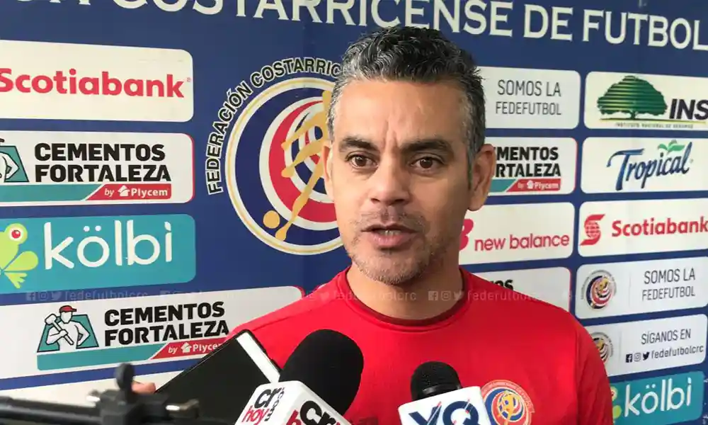 Héctor Altamirano, el técnico que quieren e Puntarenas, fue asistente de Gustavo Matosas en la Selección Nacional de Fútbol.